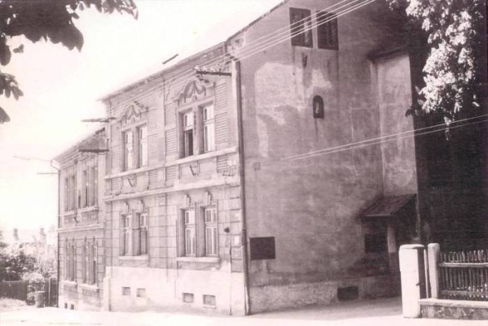 033 Šubrtovi  Dlouhá ul. a benzína - tehdy benzín za 2,50 l